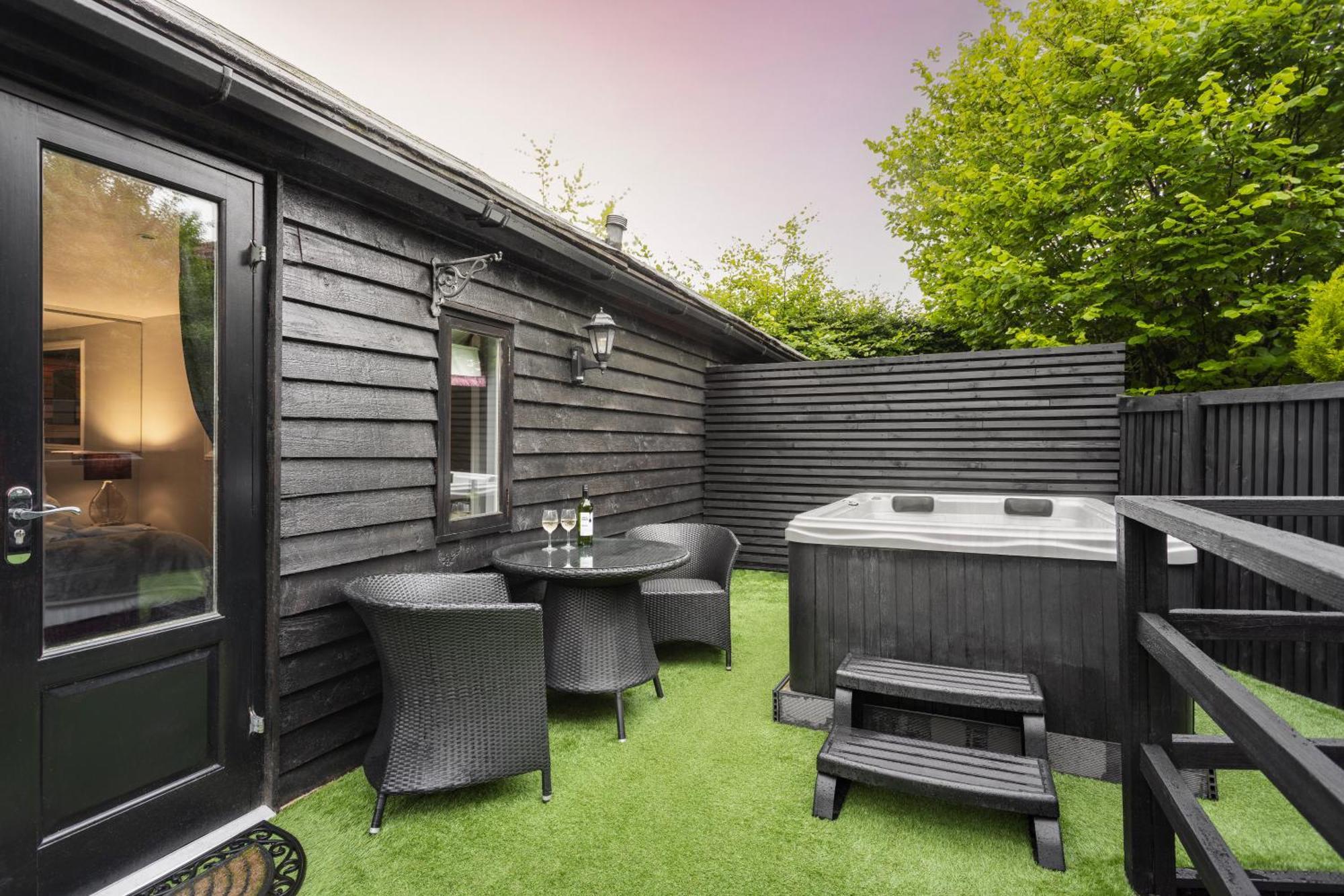 Aphrodites Group - Luxury Hot Tub Suites In Central Lake District! Bowness-on-Windermere Eksteriør bilde