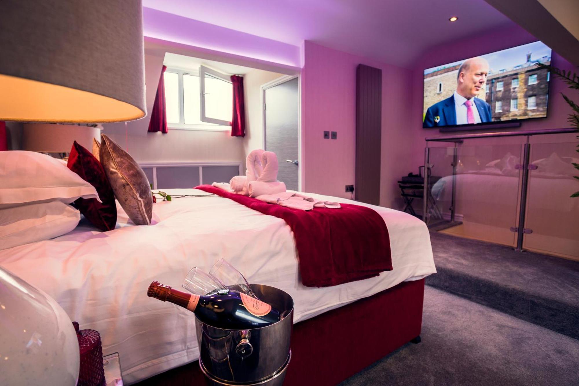 Aphrodites Group - Luxury Hot Tub Suites In Central Lake District! Bowness-on-Windermere Eksteriør bilde